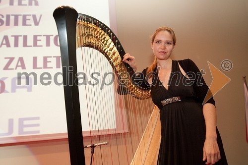 Tina Žerdin, harfistka