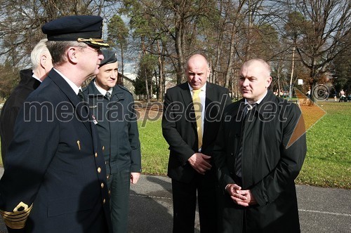 General Håkan Syren, predsedujoči Vojaškemu odboru Evropske unije (EUMC), ..., Milan Mikl, požupan Mestne občine Maribor in Franc Kangler, župan Mestne občine Maribor