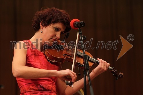 Jelena Ždrale, violinistka in pevka