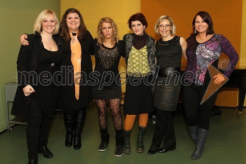 ..., Zala Založnik, Anika Horvat, Jelena Ždrale, Alenka Herceg in Maja Seršen, pevke