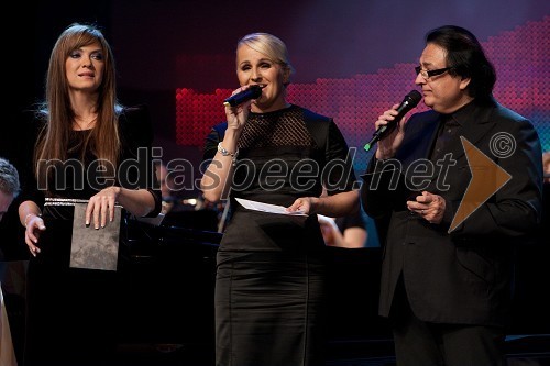 Irena Vrčkovnik, pevka, Alenka Godec, pevka in Oto Pestner, pevec