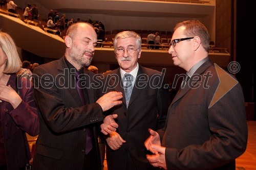 Janez Lombergar, vd direktorja Televizije Slovenija, Petar Radović, odgovorni urednik razvedrilnega programa RTV Slovenija in Marko Filli, generalni direktor RTV Slovenija