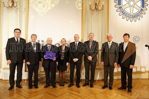 ..., dr. Davorin Kračun, predsednik Rotary kluba Maribor, Stanko Ojnik, bodoči guverner rotary Slovenija 1912, Barbara Kamler Wild, guvernerka distrikta 1910, Edi Stropnik, asistent guvernerja, ..., ... in ...
