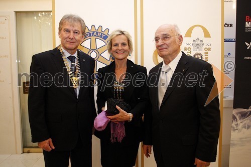 	Dr. Davorin Kračun, predsednik Rotary kluba Maribor, Barbara Kamler Wild, guvernerka distrikta 1910 ter Stanko Ojnik, bodoči guverner rotary Slovenija