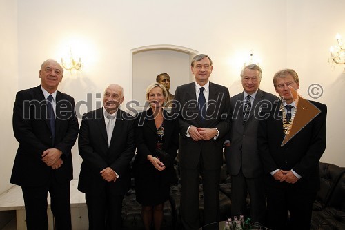 Janez Ujčič, podžupan Mestne občine Maribor, Stanko Ojnik, bodoči guverner rotary Slovenija, Barbara Kamler Wild, guvernerka distrikta 1910, dr. Danilo Türk, predsednik Republike Slovenije, ... in dr. Davorin Kračun, predsednik Rotary kluba Maribor