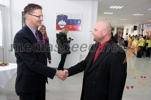 Igor Lukšič, minister za šolstvo in šport ter Aljaž Banko, ravnatelj Osnovne šole Koroški jeklarji