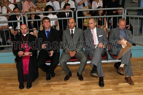 Dr. Franc Kramberger, mariborski škof, dr. Milan Zver, minister za šolstvo in šport, Janez Janša, predsednik Vlade Republike Slovenije, Boris Sovič, mariborski župan v letih 1998-2006 in dr. Alojz Križman, državni svetnik