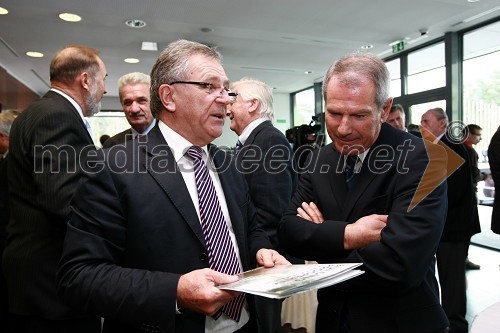 	Gorazd Humar, predsednik ECCE in prof. dr. Miha Tomaževič, prejemnik nagrade IZS za življenjsko delo na področju graditve objektov 	 
