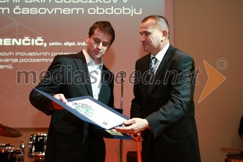 Dr. Mihael Brenčič, prejemnik nagrade IZS za več inženirskih dosežkov in dr. Željko Vukelič, član Upravnega odbora Inženirske zbornice Slovenije (IZS)