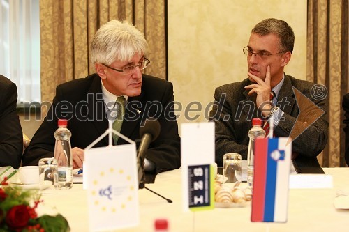 	Dr. Roko Žarnič, minister za okolje in prostor in Črtomir Remec, predsednik Inženirske zbornice Slovenije (IZS) 	 
