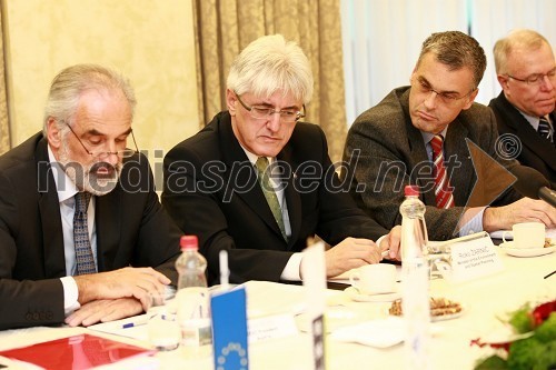 	Josef Robl, predsednik Evropskega sveta inženirskih zbornic, dr. Roko Žarnič, minister za okolje in prostor in Črtomir Remec, predsednik Inženirske zbornice Slovenije (IZS)