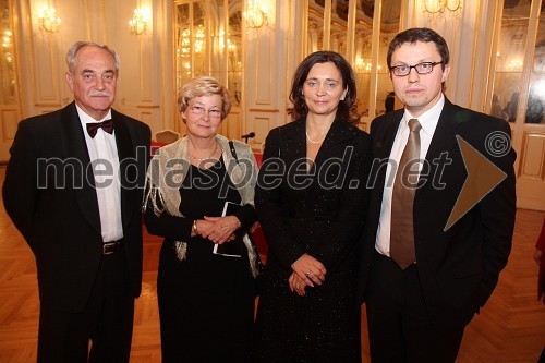 Rudi Moge, nekdanji poslanec DZ in predsednik sveta SNG Maribor, njegova soproga Alojzija Čas Moge, dr. Suzana Žilič Fišer, predavateljica na študijski smeri Medijske komunikacije na FERI Univerze v Mariboru in Janko Kastelic, dirigent ter umetniški direktor Opere SNG Maribor