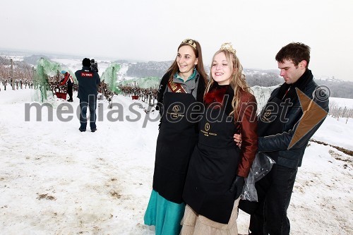 Andreja Plohl, vinska kraljica Društva vinogradnikov Radgonsko – Kapelskih goric, 	Andreja Erzetič, slovenska vinska kraljica 2010 in njen fant