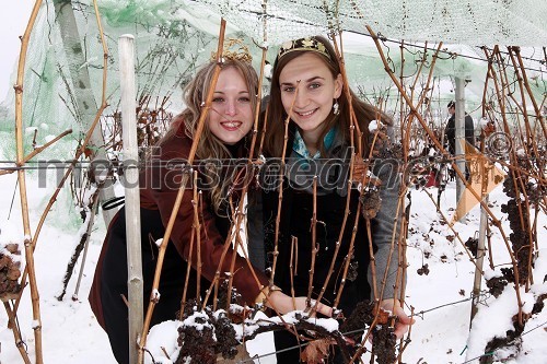 	Andreja Erzetič, slovenska vinska kraljica 2010 in Andreja Plohl, vinska kraljica Društva vinogradnikov Radgonsko – Kapelskih goric