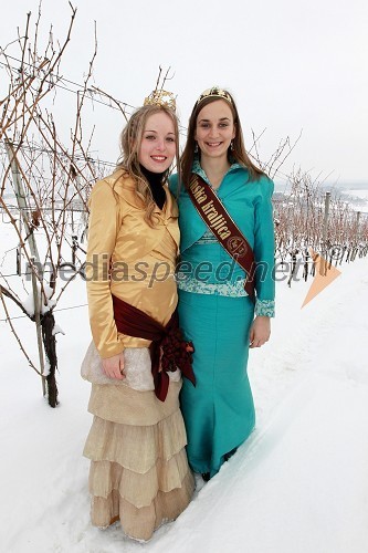 Andreja Erzetič, slovenska vinska kraljica 2010 in Andreja Plohl, vinska kraljica Društva vinogradnikov Radgonsko – Kapelskih goric