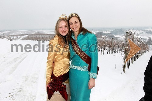 Andreja Erzetič, slovenska vinska kraljica 2010 in Andreja Plohl, vinska kraljica Društva vinogradnikov Radgonsko – Kapelskih goric