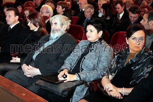 Bojan Šrot, župan Mestne občine Celje, njegova spremljevalka Katarina Karlovšek, Polde Bibič, igralec, Mojca Jan Zoran, Ministrstvo za kulturo in Andreja Podlesnik, soproga Zdenka Podlesnika