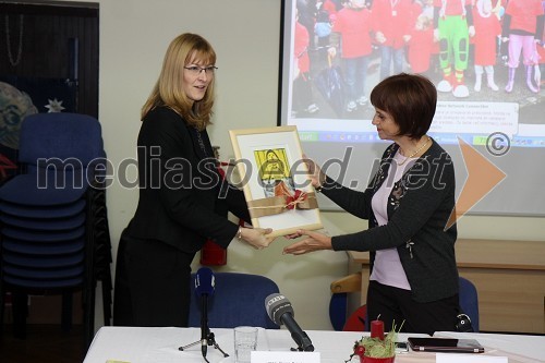 Mag. Dunja Petak, direktorica Centra za sluh in govor Maribor in Andreja Kračun, predsednica dobrodelnega združenja Koraki za korakce  
