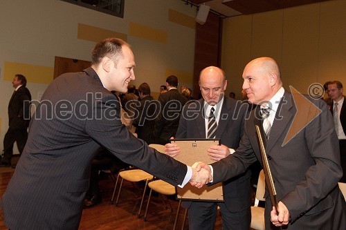 Dr. Uroš Merc, predsednik uprave podjetja Bisol, dr. Bojan Škof, profesor na Pravni fakulteti UM, prejemnik naziva Najuglednješi pravni strokovnjak leta 2010 in dr. Marjan Odar, direktor Slovenskega inštituta za revizijo, prejemnik naziva Najuglednješi finančni strokovnjak leta 2010