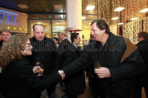 Alenka Nedelko, odnosi z javnostmi Peugeot Slovenija d.o.o., Peter Pirkovič, Avtomanija in Janez Martinčič, novinar Vala 202