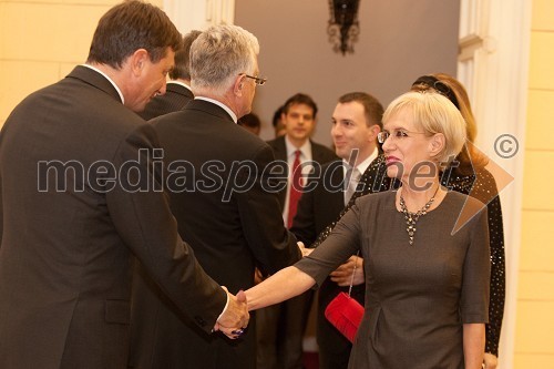 	Borut Pahor, predsednik vlade Republike Slovenije in Metka Premerl, slavistka