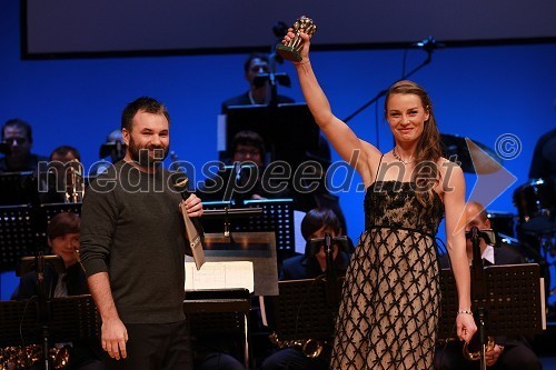 Aleš Smrekar, urednik športnega programa na Radiu Slovenija ter Tina Maze, smučarka in športnica leta 2010