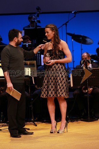 Aleš Smrekar, urednik športnega programa na Radiu Slovenija ter Tina Maze, smučarka in športnica leta 2010