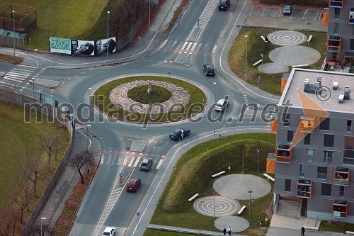 	Krožišče na Poljanah