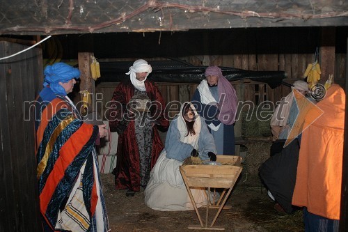 Žive jaslice - Marija, Jožef, Jezus in Sveti trije kralji