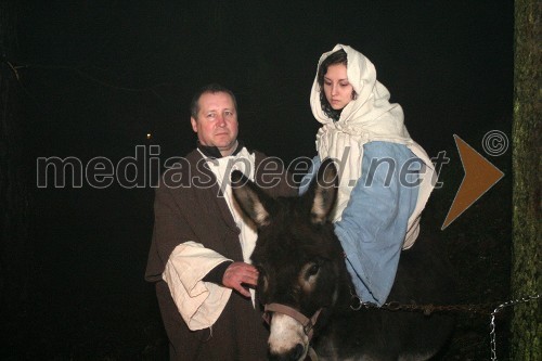 Žive jaslice - Jožef, Marija in osel