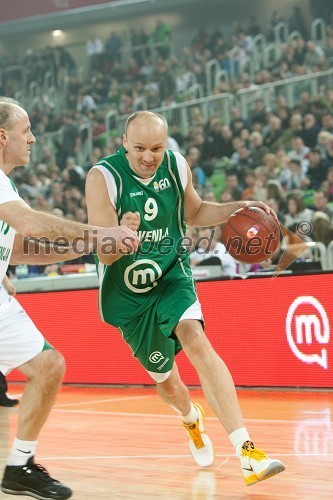 	Jure Zdovc, trener košarkarskega kluba Union Olimpija