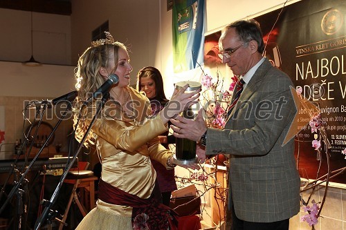 Andreja Erzetič, Vinska kraljica Slovenije 2010 in Janez Erjavec, direktor Pomurskega sejma