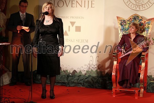 Renata Brunskole, županja občine Metlika ter poslanka v DZ in Simona Žugelj, Vinska kraljica Slovenije 2011