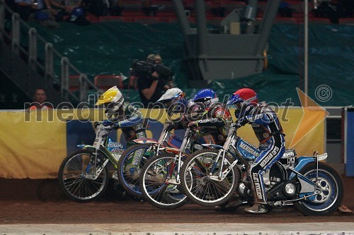 Antonio Lindbaeck (Švedska), Scott Nicholls (VBR), Leigh Adams (Avstralija) in Hans Andersen (Danska) po startu druge polfinalne dirke za VN Danske