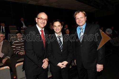 Heinz Slesak, generalni direktor Porsche Slovenija d.o.o., Danilo Ferjančič, generalni direktor Porsche Slovenija d.o.o. in Marko Škriba, vodja znamke Volkswagen v Sloveniji