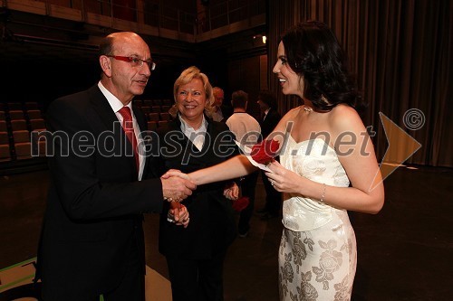 Heinz Slesak, generalni direktor Porsche Slovenija d.o.o., Sabrina Pečelin, vodja odnosov z javnostmi pri Porsche Slovenija in Lorella Flego, voditeljica prireditve