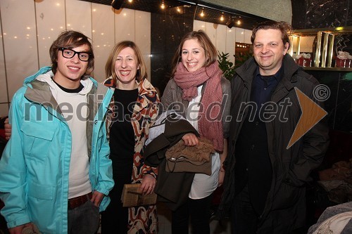 Marko in Andreja Japelj, scenografa, njuna hči Pavlina in njen fant Tim