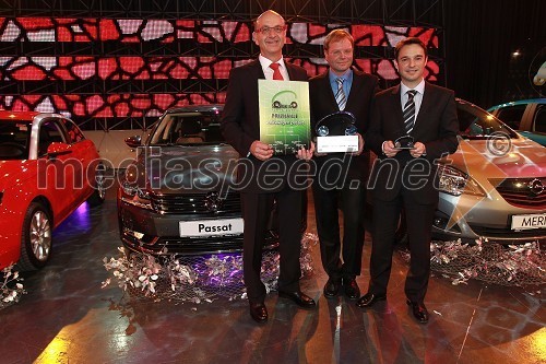 Heinz Slesak, generalni direktor Porsche Slovenija d.o.o., Marko Škriba, vodja znamke Volkswagen v Sloveniji in Danilo Ferjančič, generalni direktor Porsche Slovenija d.o.o. 
