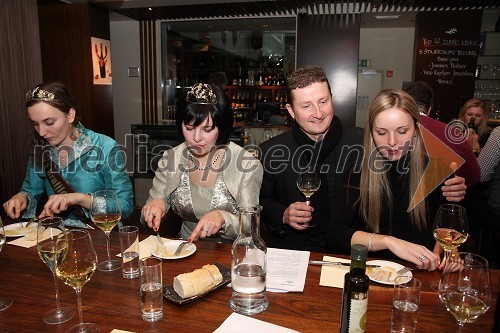 Andreja Plohl, vinska kraljica Društva vinogradnikov Radgonsko – Kapelskih goric, Ksenja Arbeiter, mariborska vinska kraljica, Danilo Steyer, Steyer vina in Andreja Erzetič, Vinska kraljica Slovenije 2010