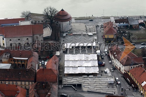 Minoritska cerkev, Sodni stolp in Tržnica Maribor