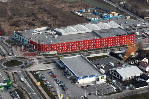 Mercator center na Pobrežju in trgovina Lidl