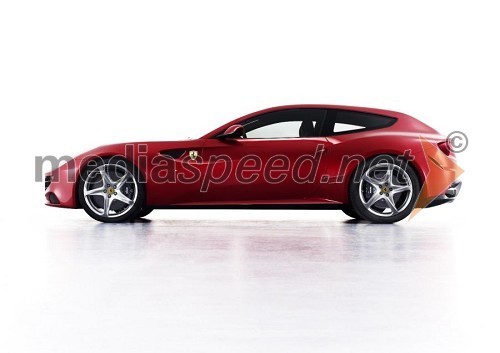 Ferrari FF- štirisedežni superšportnik s pogonom na vsa štiri kolesa