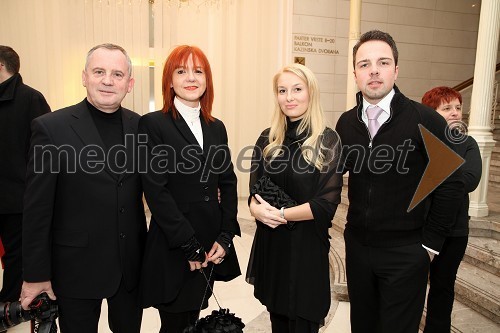 Boris Vugrinec, fotoreporter časnika Večer, Miša Vugrinec, urednica Večerove priloge Bonbon, Anita Meško in Nejc Vugrinec