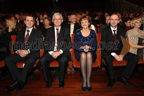 Uroš Skuhala, direktor in odgovorni urednik medijev ČZP Večer d.d, Pavel Gantar, predsednik DZ RS,Duša Trobec Bučan, ministrica za lokalno samoupravo in Tomaž Ranc, glavni urednik časnika Večer