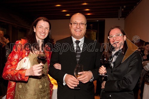 Mojca Cuderman, Paradiž, Iztok Klančnik, direktor HP in Hojka Jarc, SNT