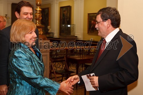 Prof. dr. Brigita Drnovšek Olup, strokovna direktorica UKC Ljubljana in doc. dr. Adolf Lukanović, strokovni direktor ginekološke klinike UKC Ljubljana