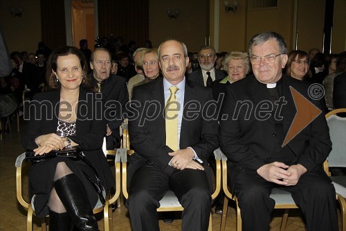 Dr. Jana Govc Eržen, dr. Ivan Eržen, državni sekretar na Ministrstvu za zdravje in dr. Stanislav Lipovšek, celjski škof