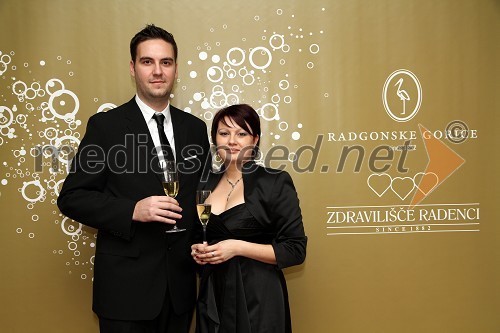 Andreja Novak, marketing Radgonske gorice in spremljevalec Kristjan Belcl