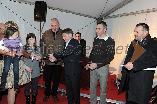 Zoran Golc, Milan Kos in Boštjan Verdnik, lastniki gostilne Grof ter Franc Sušnik, župan občine Vransko 	 
	