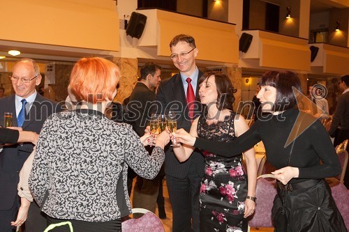 Meta Zagorc, Nika Kljun, koreografinja, plesalka, dr. Igor Lukšič, minister za šolstvo in šport, Janja Pušelj, mama Nike Kljun in Irena Dolinške, botra Nike Kljun